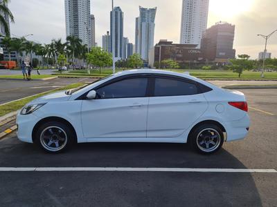 Hyundai Accent • 2013 • 181,000 km