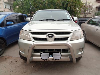 Toyota Hilux • 2013 • 98,000 km