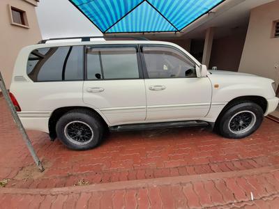Toyota Land Cruiser • 2011 • 98,000 km