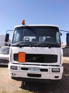 Volvo 240 • 2013 • 98,000 km